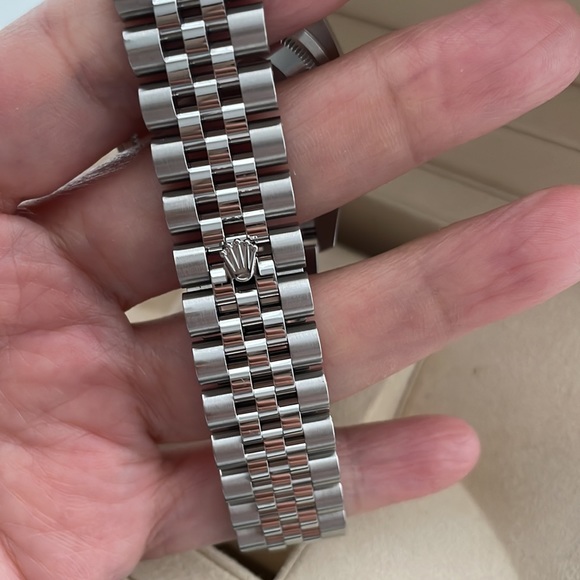 DATEJUST 36 Oyster, 36 mm, Oystersteel and white gold. 10 DIAMONDS. - Picture 13 of 17